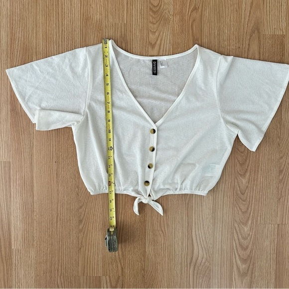 H&M DIVIDED White Tie Front Crop Top - Picture 9 of 10